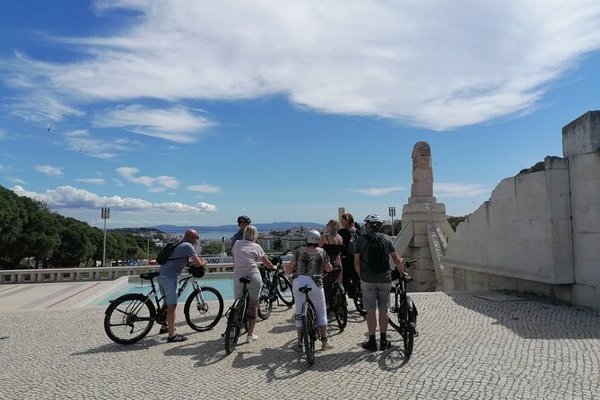 Central Lisbon E-Bike Tour - Bikes, helmets, and what safety looks like on Lisbon streets