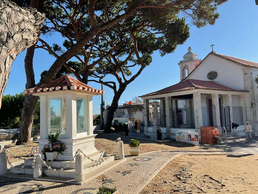 Chaparru's Tours_Lisbon:2-hour sightseeing tour by TukTuk - Alfama and Graça, where the city feels old and steep