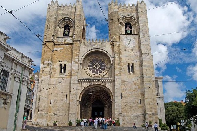 City Tour, wonders of ancient Lisbon through the monuments - The 1755 Earthquake Squares and Royal Palace Site