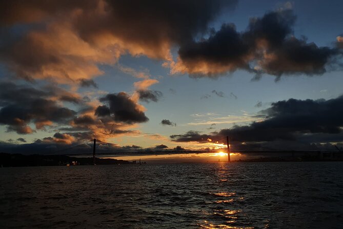 Classic Yacht Experience in Lisbon with portuguese wine - Cristo Rei and the Downriver Return: Big Icons Coming Back Into View