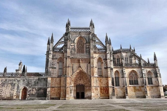 Convent of Christ, Batalha and Alcobaça Monasteries Tour from Lisbon - A 9-hour Lisbon day trip that keeps the driving simple