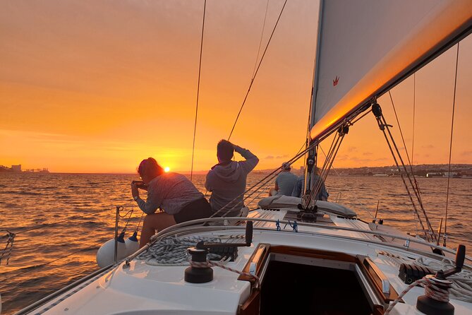 Daytime/Lisbon Sunset Boat with history and wine (small group) - Sunset on the Tagus: the best angle for Lisbon’s skyline
