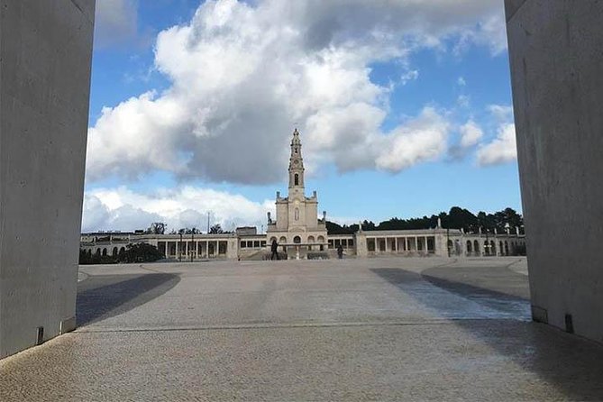Divine Fátima Full Day Private Tour from Lisbon - Lisbon Morning Pickup and the Ride to Fátima