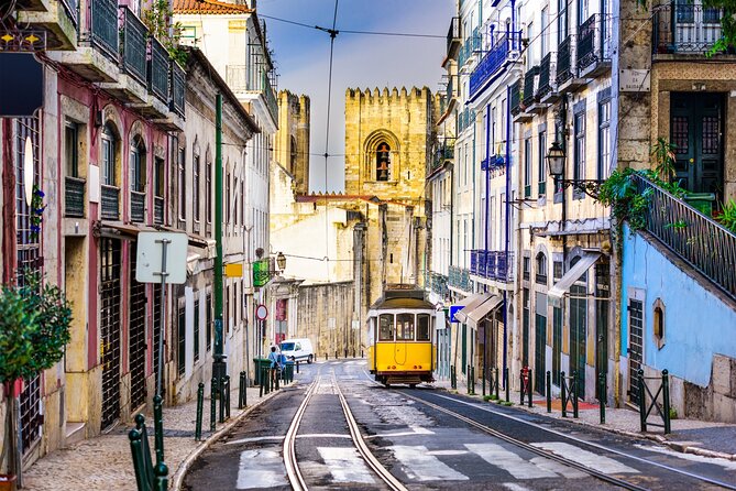 E-ticket to St. George with Audio Tour and Lisbon City Audio Tour - The castle stop: St. George at your pace with Arco do Castelo first