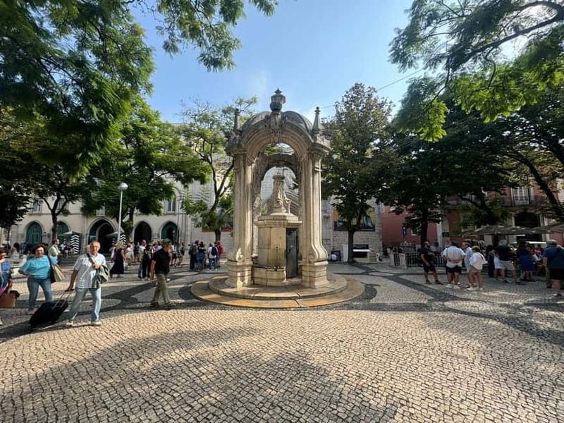 Eco Tuk Tours Lisbon - Lisbon Cathedral First: Quick Orientation With Big Landmark Power