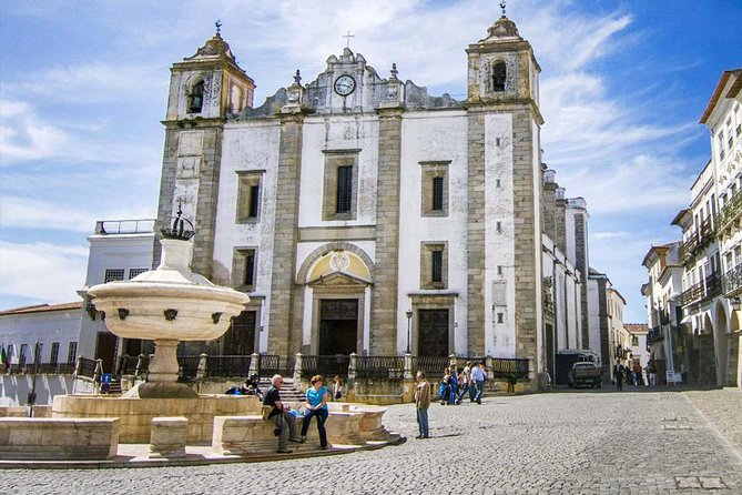 Evora & Alentejo Wines: A Journey Through History and Flavors - Chapel of Bones at Évora: Capela dos Ossos and the sacred art angle