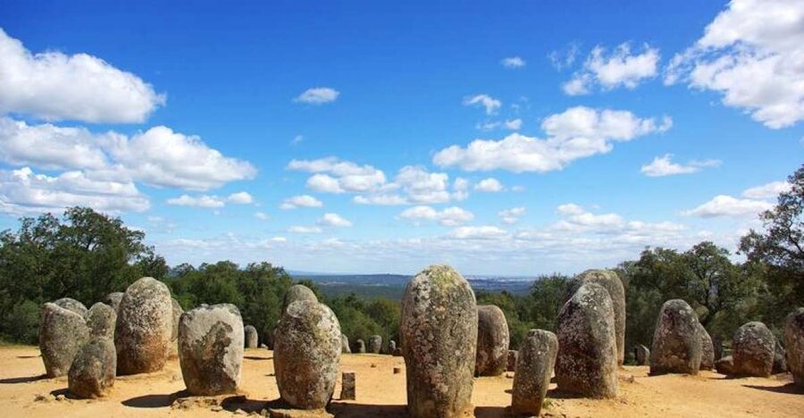 Évora and Megaliths Full-Day Tour from Lisbon - Cromeleque dos Almendres: where the stones meet astronomy