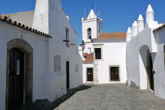 Évora and Monsaraz from Lisbon - Monsaraz hilltop village: white streets, castle walls, and border views