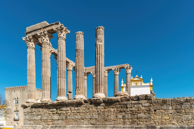 Evora and Monsaraz Private Tour From Lisbon - Giraldo Square and the Chapel of Bones