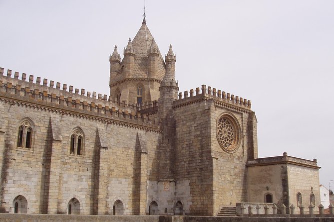 Evora and Monsaraz Wine Tasting Private Tour - Monsaraz village, castle walls, and the Alqueva viewpoint