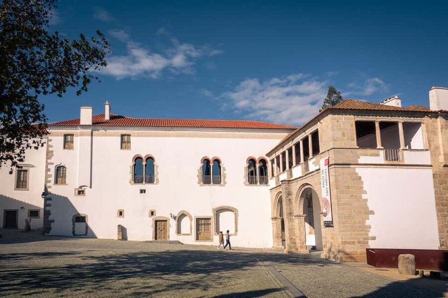 Évora: Flexible Walking Tour in Historic Center - Igreja da Graça and the Capela dos Ossos at São Francisco