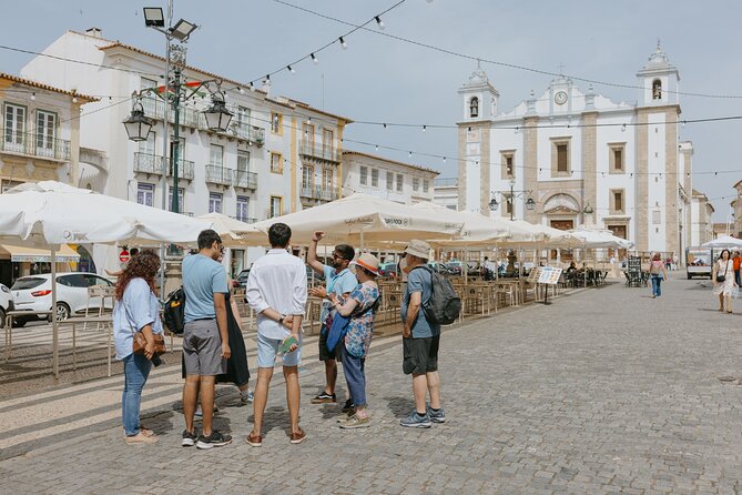 Évora, medieval village Monsaraz & Wine Tasting - Guides, group size, and why this tour tends to feel personal