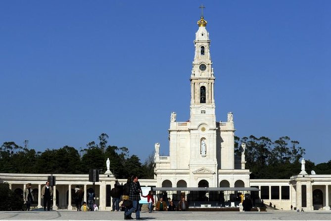 Faith and Heritage: Fátima Batalha Nazaré and Óbidos Private Tour from Lisbon - From Lisbon at 9am to a full 8-hour route