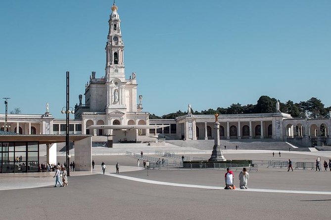 Faith and Heritage: Fátima, Batalha, Nazaré, Óbidos from Lisbon - Nazaré: fresh fish lunch options and the Sitio miracle story