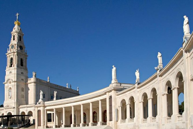 Faith and Heritage: Fátima, Batalha, Nazaré, Óbidos from Lisbon - Óbidos: walled-medieval streets and the ginjinha moment