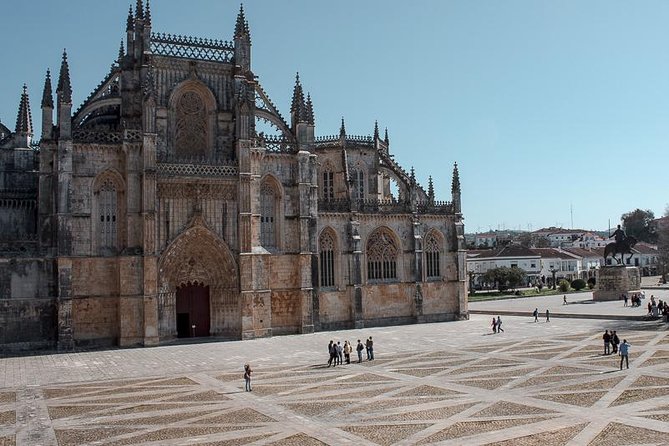 Faith and Heritage: Fátima, Batalha, Nazaré, Óbidos from Lisbon - Small details that can change your experience