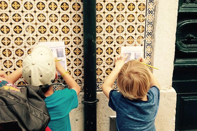 Family Tour: Genuine Lisbon - Alfama scavenger hunt: the best way to keep kids engaged