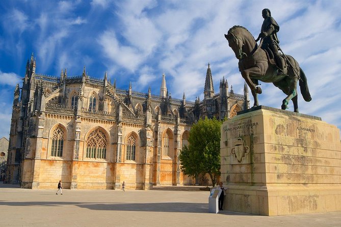 Fátima – Batalha – Nazaré – Óbidos: FAITH, HISTORY, AND BEAUTY - Fátima, Batalha, Nazaré, and Óbidos in One Tight Lisbon Day