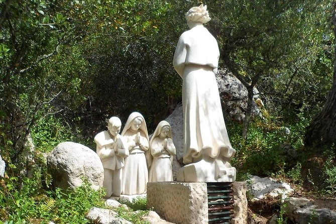 Fatima e Tomar Full Day Private Tour from Lisbon - Tomar starts at Praca da Republica and keeps moving