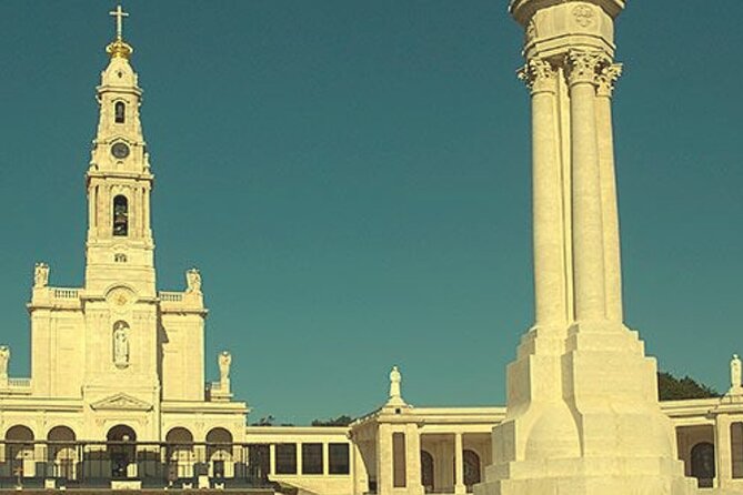 Fátima - Full Day Private Guided Tour from Lisbon by minivan - Arriving at the Fátima Sanctuary and hearing the apparition story