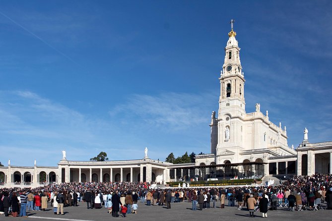 Fátima Half Day Private Tour Lisbon w/ Optional Candle Procession - Museu de Cera: Wax Museum as the Fastest Context Builder