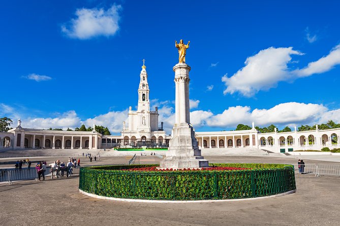 Fátima Half Day Private Tour Lisbon w/ Optional Candle Procession - First Stop: Basilica de Nossa Senhora do Rosário de Fátima