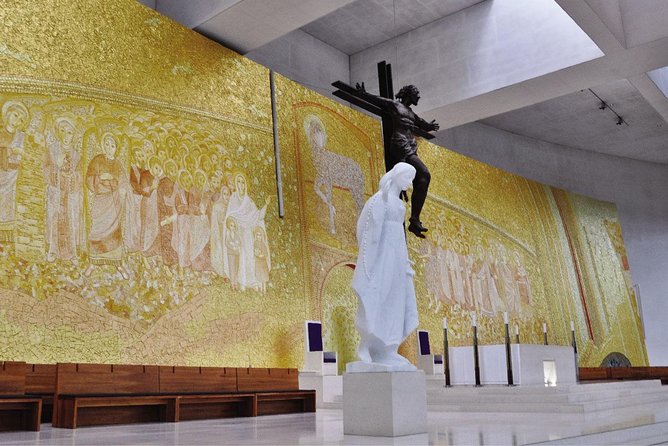 Fátima Hd and the 3 little shepherd’s house - Stop 1: the rosary workshop before the shrine