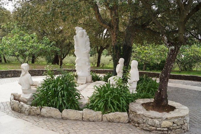 Fátima Hd and the 3 little shepherd’s house - Stop 2: Sanctuary of Fatima, where the story is tied to the ground