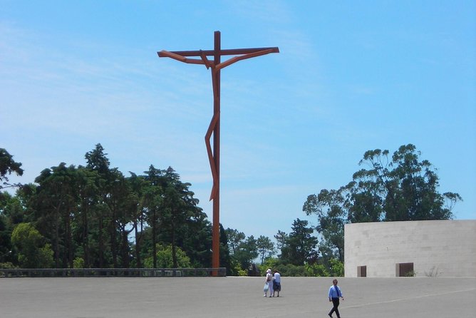 Fátima Holy City Full Day - Valinhos Sanctuary and Aljustrel: Houses, Museum, and the Via Crucis