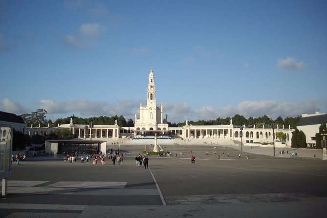 Fátima, Nazaré and Óbidos Private Tour from Lisbon - Guides can make this a great day, not just a checklist