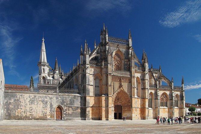 Fatima, Obidos and Nazaré Tour (8 hours) - Price and logistics: how this fits your budget