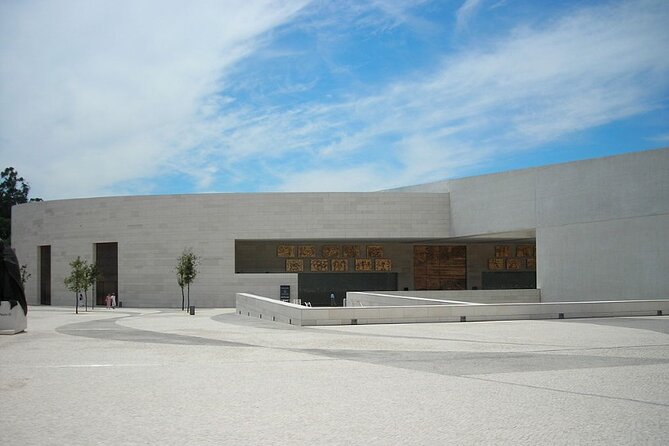 Fatima, Obidos and Nazaré Tour (8 hours) - Family-friendly day trip, with one movement reality