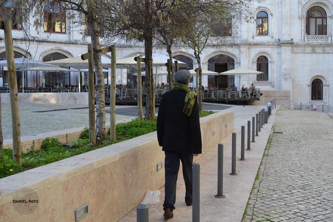 Fernando Pessoa Lisbon Walking Tour - Praça do Comércio (Terreiro do Paço): Martinho da Arcada and Friends in Motion