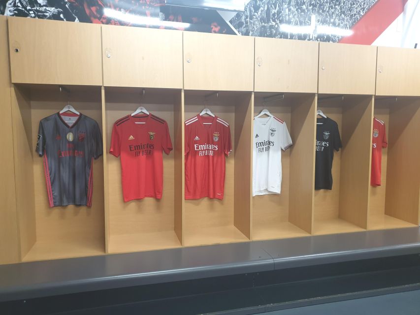FOOTBALL LOVERS FULL DAY TOUR AT LISBON - Estádio da Luz and the Benfica Museum: Walk the Trophy Story