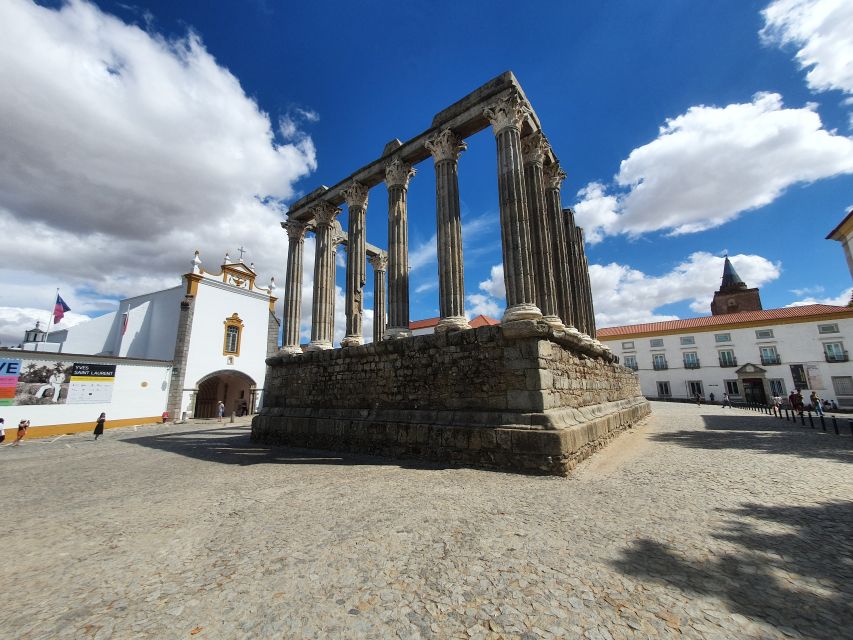 From Lisboa: Evora and Monsaraz Full-Day Tour - Royal Palace of King Manuel, Monarchy Meets Street-Level Life