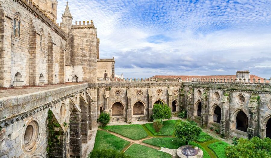 From Lisboa: Evora and Monsaraz Full-Day Tour - Monsaraz Castle, Templar Walls and Panoramic Payoff
