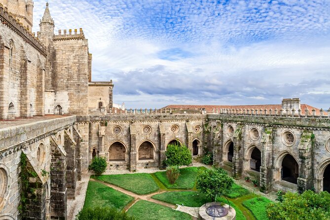 From Lisboa: Evora & Monsaraz Private Full Day Tour - Chapel of Bones: plan your mindset for the 20-minute emotional impact