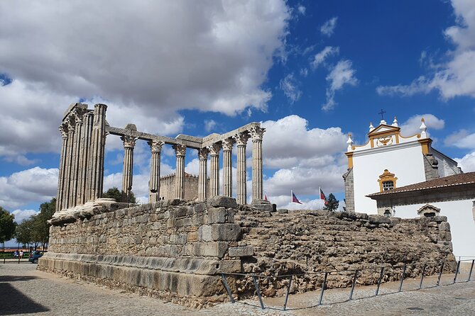 From Lisboa: Evora & Monsaraz Private Full Day Tour - Monsaraz castle and walls: medieval streets inside the stone circle