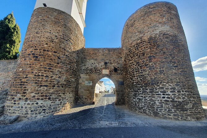 From Lisboa: Évora & Monsaraz Small-Group Full Day Tour - King Manuel’s Palace and Évora Municipal Market: where the day turns local