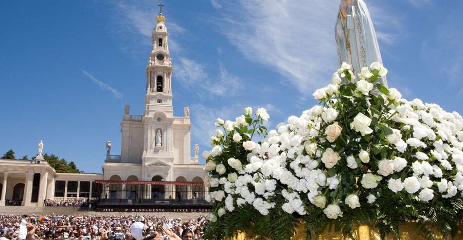 From Lisboa: Fatima, Nazare, Obidos & Batalha Full Day Tour - Sanctuary of Fátima: Peace, Procedure, and Time for Reflection