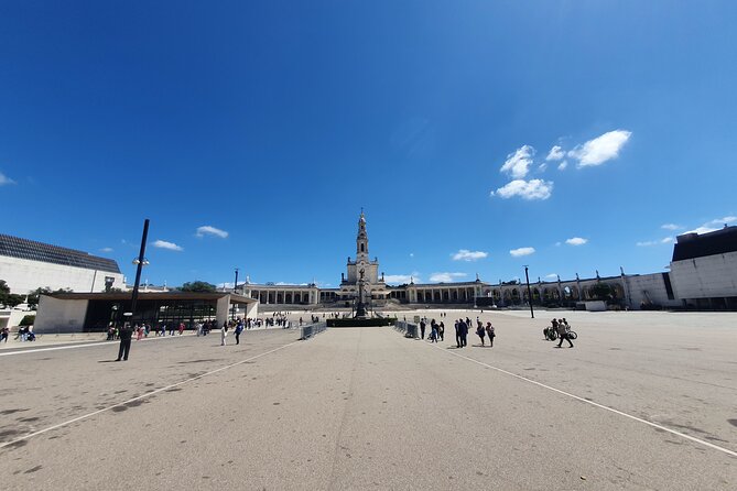 From Lisboa: Fátima, Nazaré, Óbidos & Batalha Small-Group Tour - Pace, Comfort, and Guide Style at Every Stop