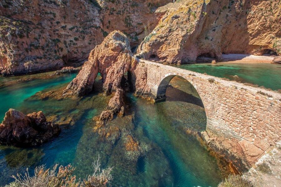 From Lisbon: Berlenga Grande Island Private Tour - Óbidos in about 40 minutes: historic walls and photo angles
