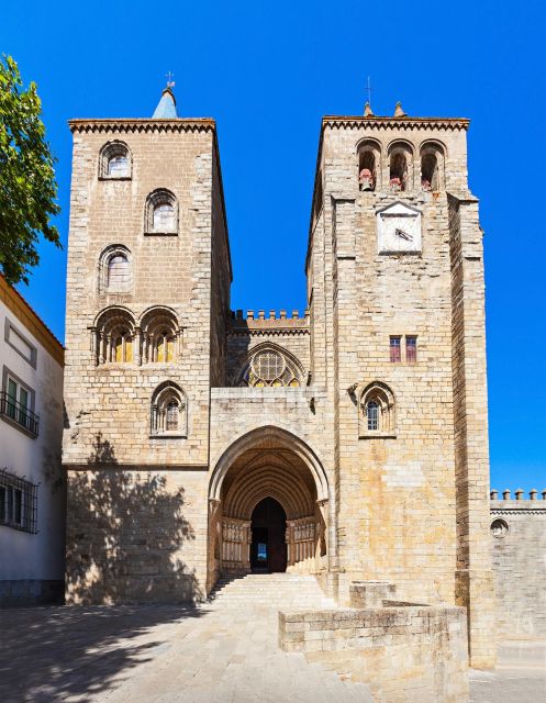 From Lisbon: Évora City Private Tour - Pickup, 9-Seat Van, and the Small-Group Advantage