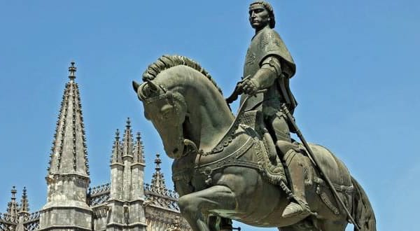 From Lisbon: Fátima, Batalha, Nazaré and Óbidos Day Tour - The guides: small group energy and real responsiveness