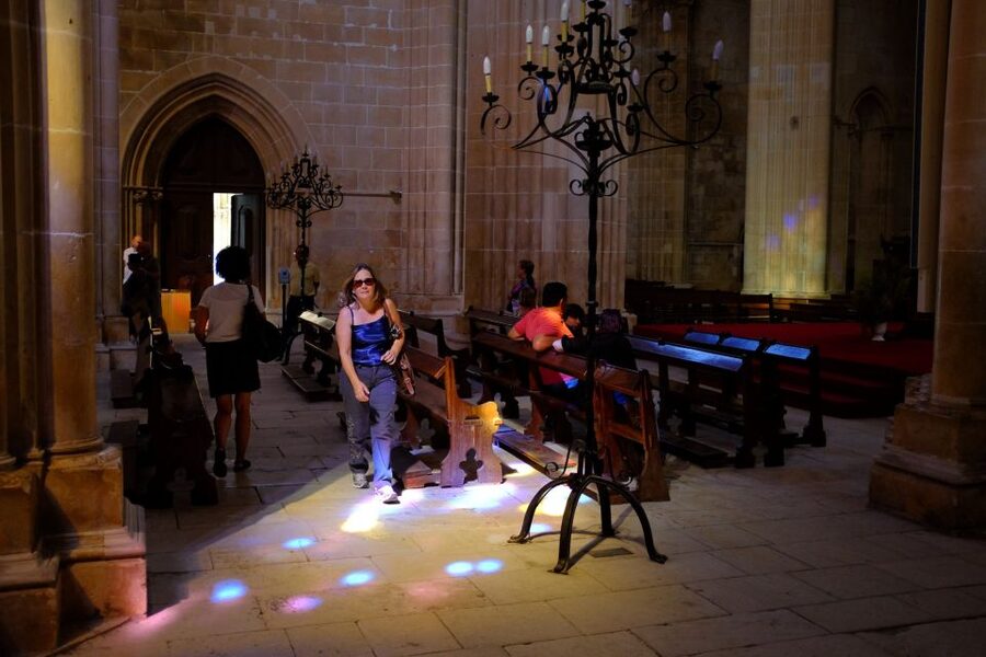 From Lisbon: Fátima, Batalha, Nazaré and Óbidos Day Tour - Guides, Language, and Bus Comfort on a Long Route