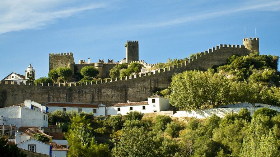 From Lisbon: Fátima, Batalha, Nazaré & Óbidos Full-Day Tour - Batalha Monastery: late Gothic architecture and the Battle of Aljubarrota