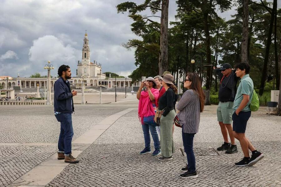 From Lisbon: Fátima, Óbidos, and Nazaré Small Group Day Tour - Lisbon to Fátima, Óbidos, and Nazaré in One Long, Well-Arranged Day