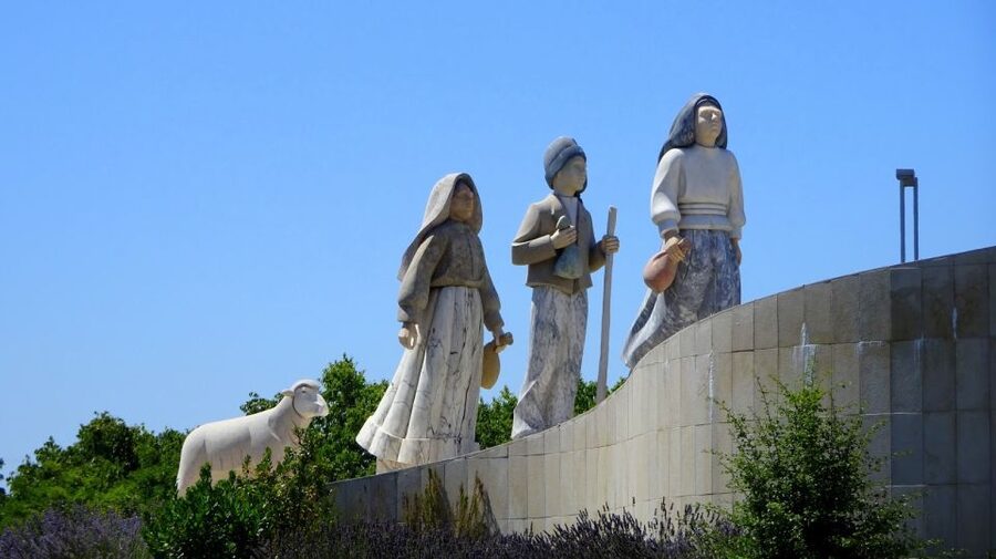 From Lisbon: Fátima, Óbidos Medieval, Nazaré Atlantic Coast - Key Points Worth Clocking Before You Go