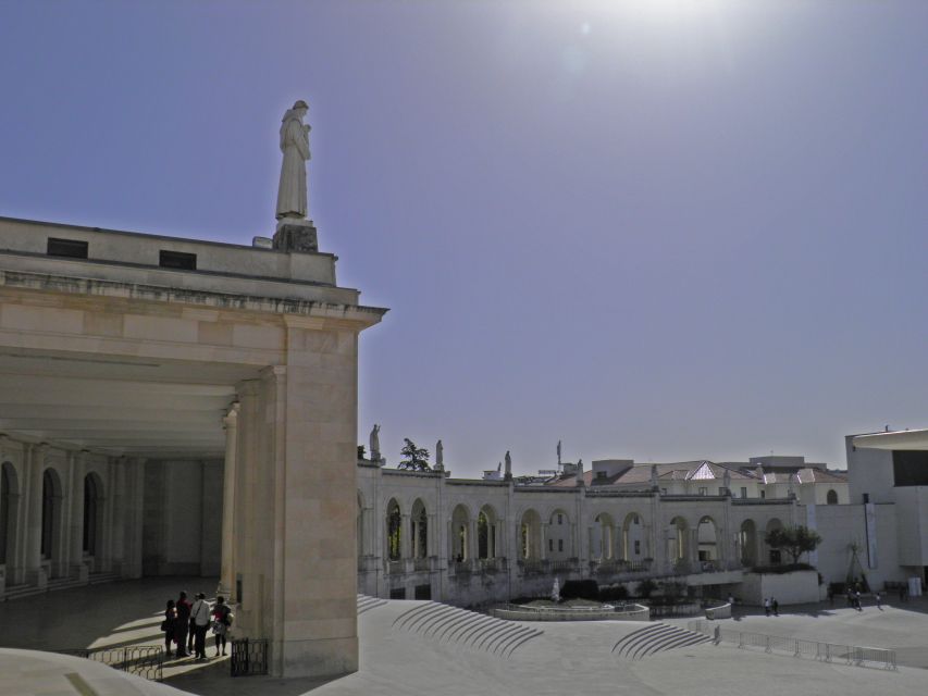 From Lisbon: Fátima Sanctuary and Batalha Monastery (UNESCO) - Valinhos and Loca do Anjo: the angel sites before the big apparitions