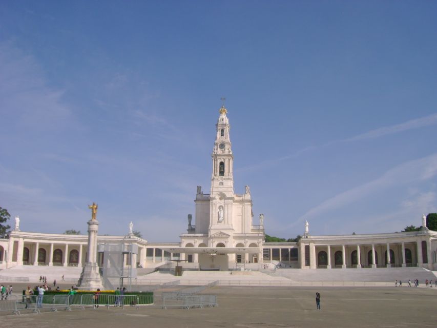 From Lisbon: Fátima Sanctuary and Batalha Monastery (UNESCO) - Who should book this Lisbon to Fátima and Batalha tour?